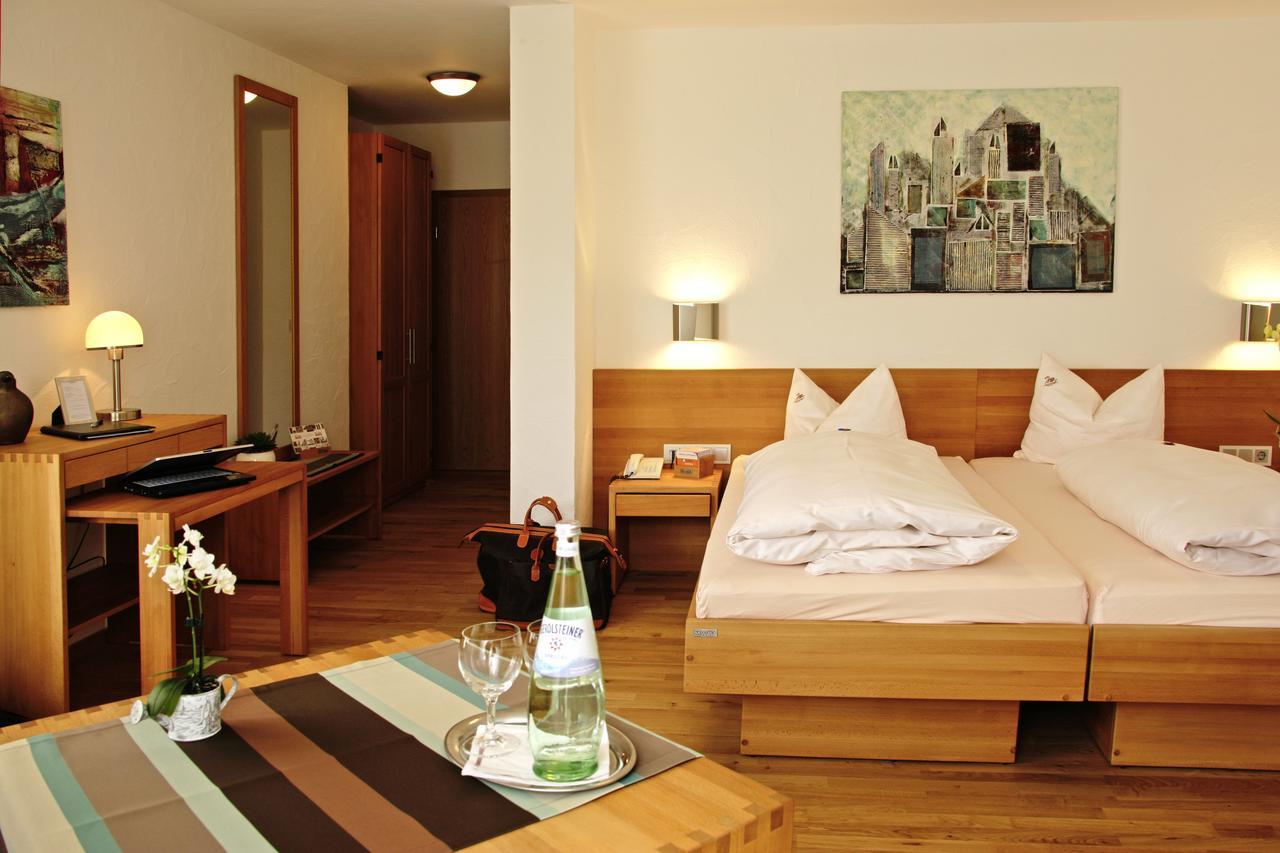 Hotel- Restaurant Zum Schwan Waldfischbach-Burgalben Eksteriør billede