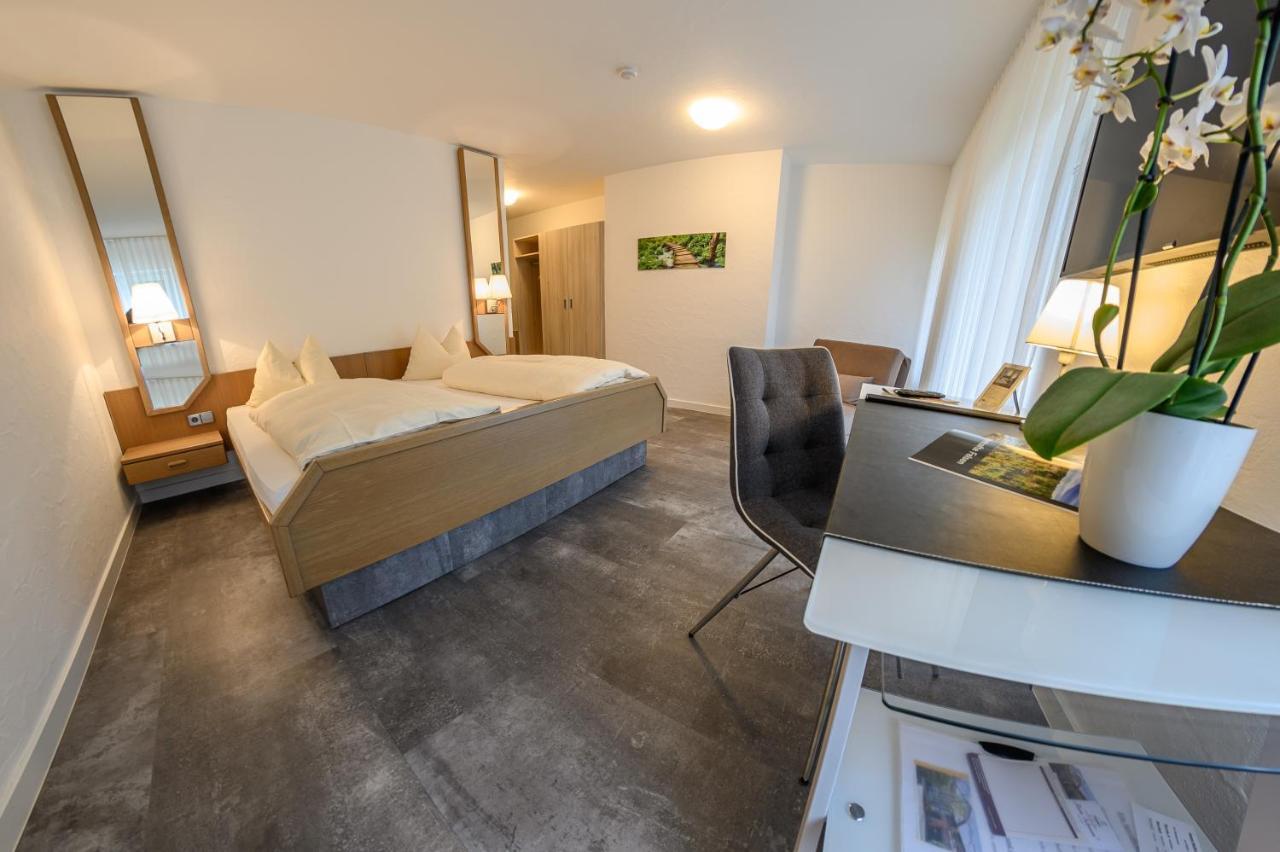 Hotel- Restaurant Zum Schwan Waldfischbach-Burgalben Eksteriør billede