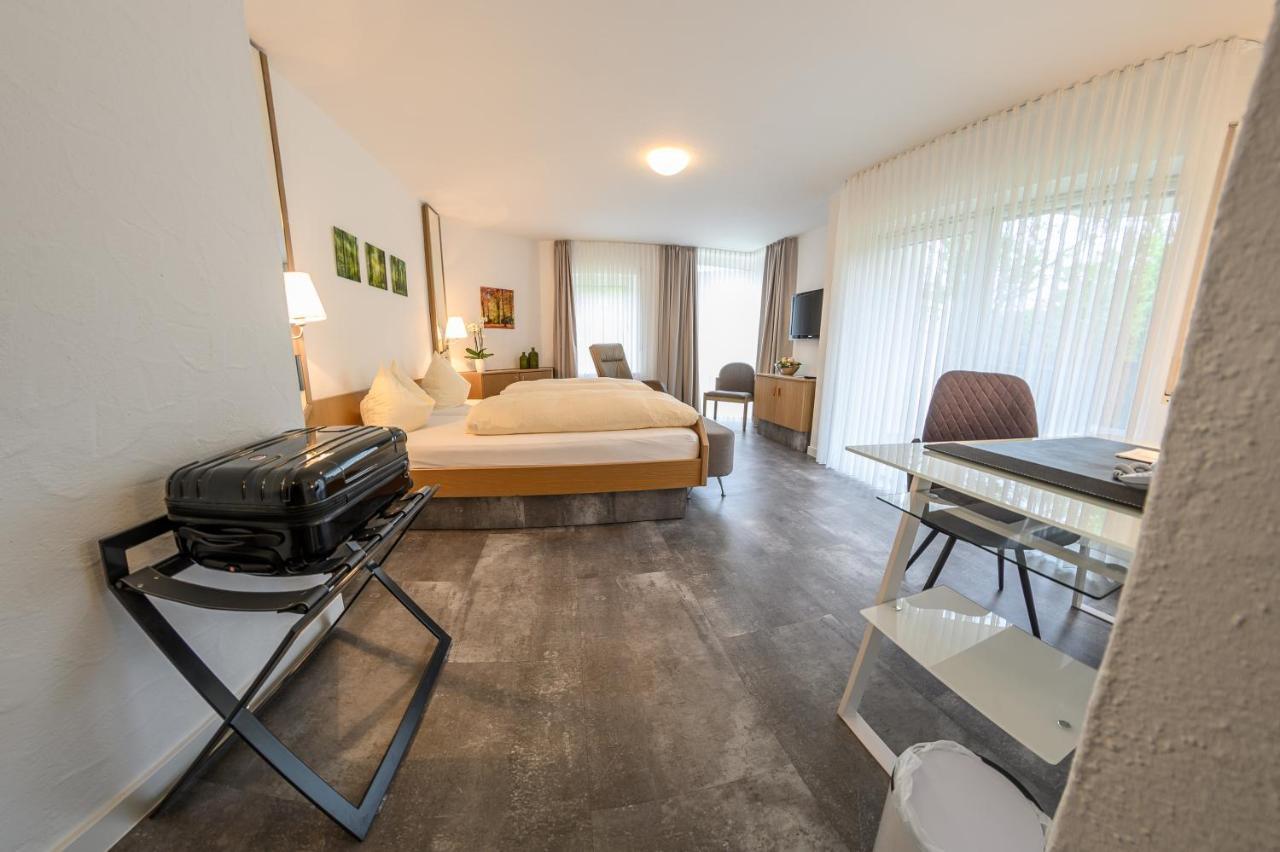 Hotel- Restaurant Zum Schwan Waldfischbach-Burgalben Eksteriør billede