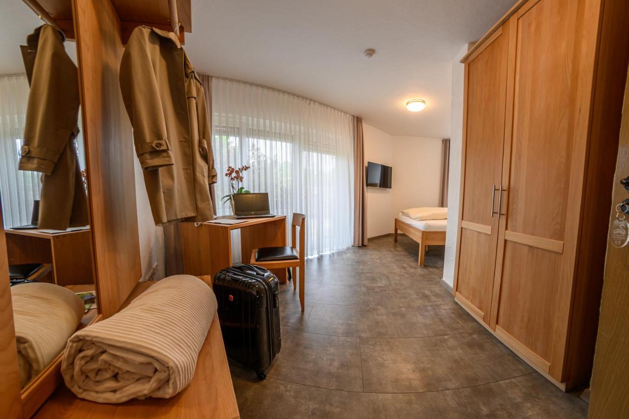 Hotel- Restaurant Zum Schwan Waldfischbach-Burgalben Eksteriør billede