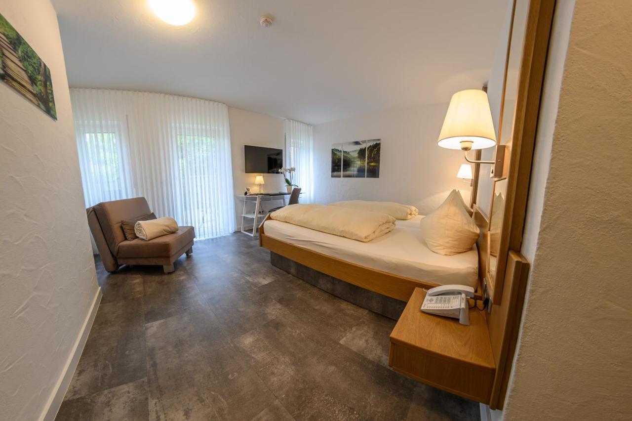 Hotel- Restaurant Zum Schwan Waldfischbach-Burgalben Eksteriør billede